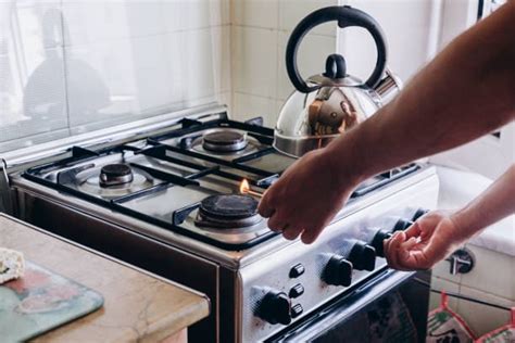 do gas stoves have built in regulators